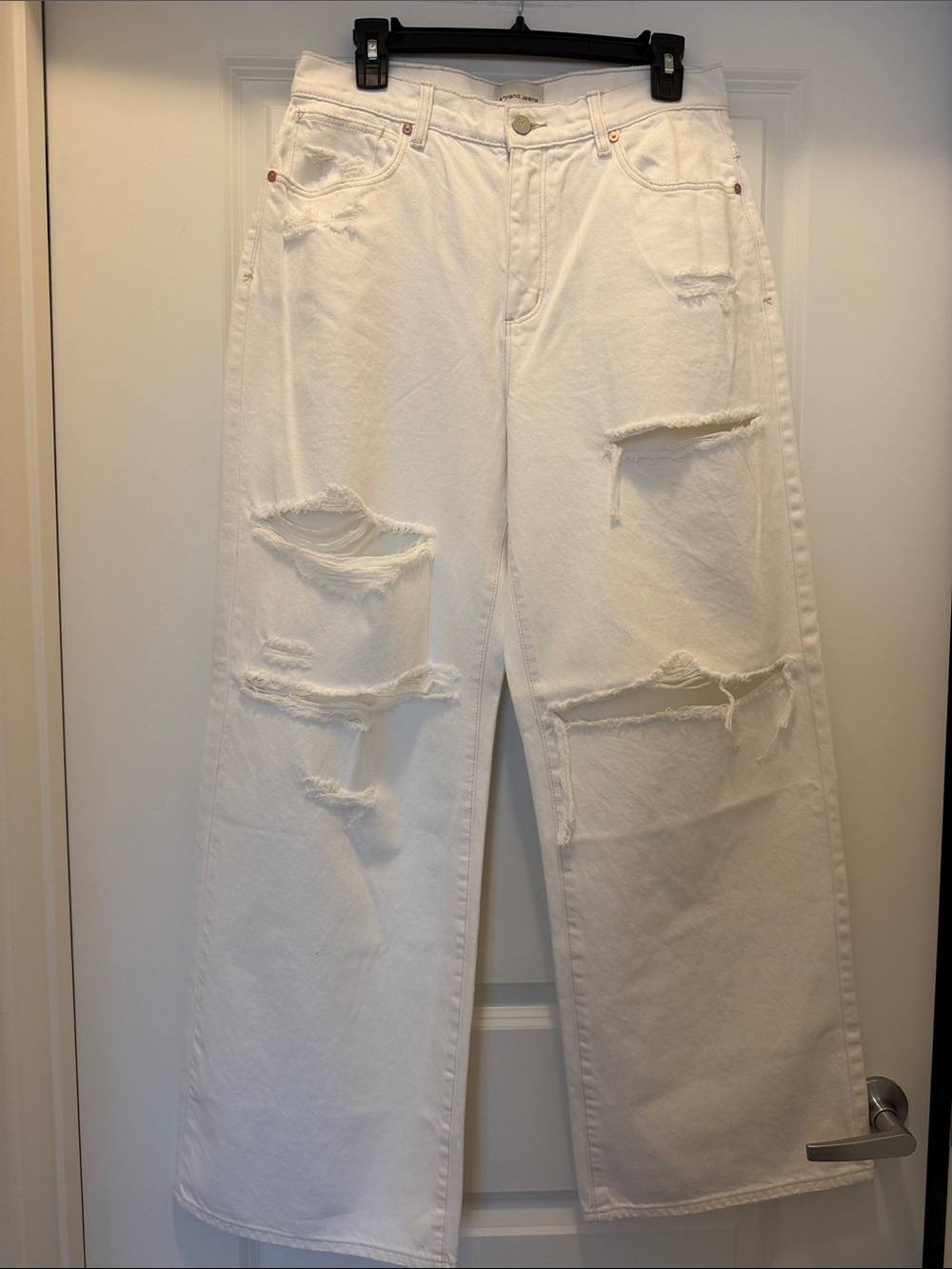Woman White Distressed Relaxed Fit Jeans